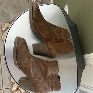 Arizona Jean Company Tan Ankle Booties